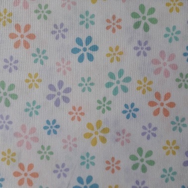 tissu patchwork fleurs pastelles variées fond blanc