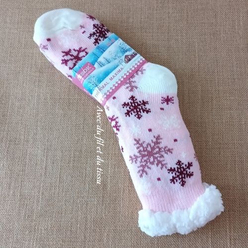 chaussettes fourrées femme rose pâle flocons de neige